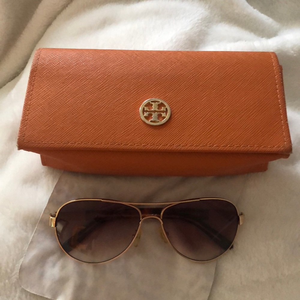 Tory Burch Aviator Style Sunglasses